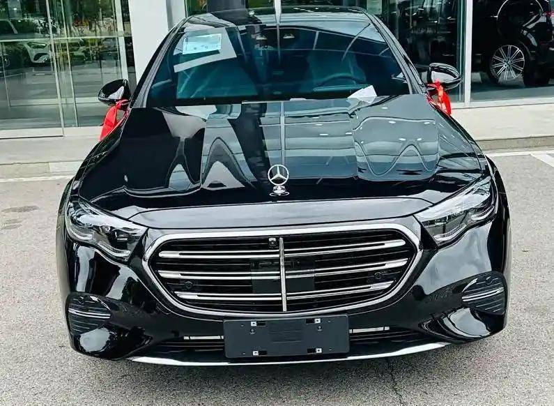 2026款奔馳E級亮相,258馬力+400牛米+智能領航Max,42.99萬閉眼沖