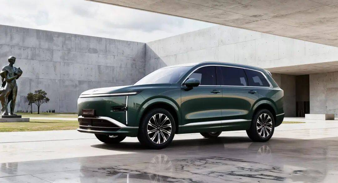 五菱星光L官圖亮相!中大型插混SUV,大尺寸多座版純電續航達280km